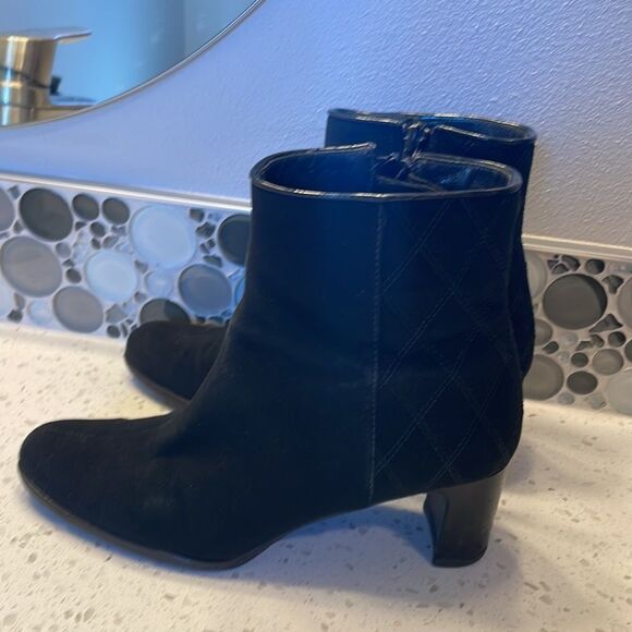 STUART Weitzman Chelsea suede woman’s black boots - Picture 4 of 15